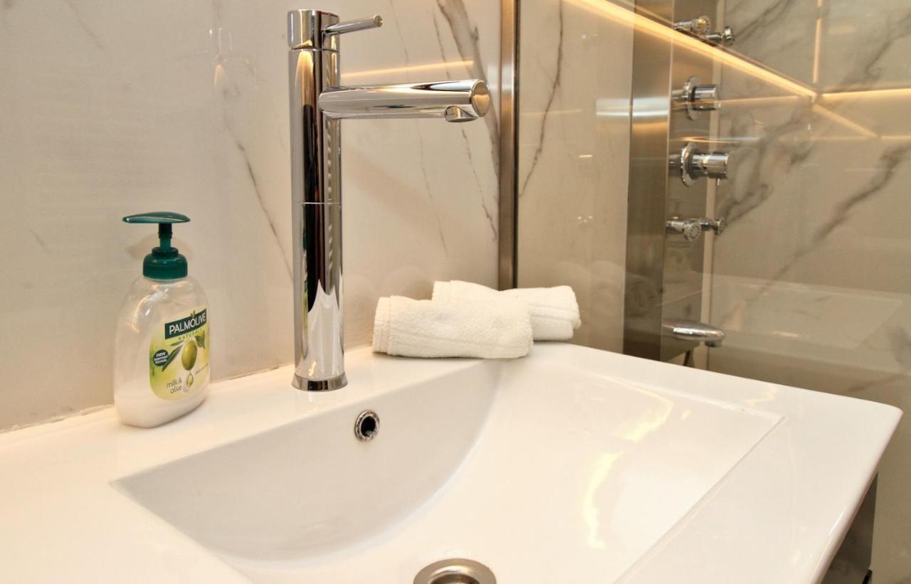 Ambijent Apartman Free Public Parking ซาราเยโว ภายนอก รูปภาพ