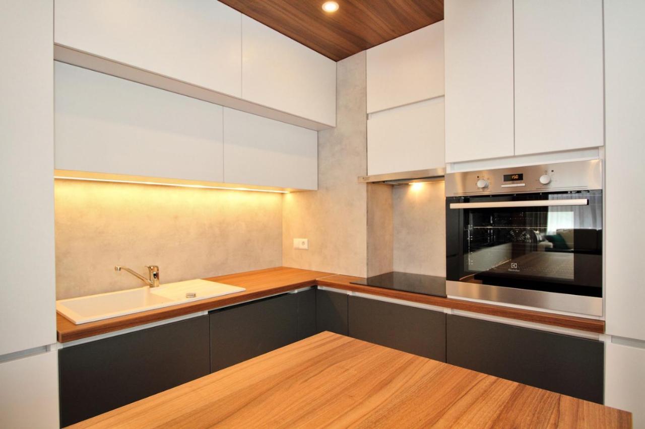Ambijent Apartman Free Public Parking ซาราเยโว ภายนอก รูปภาพ